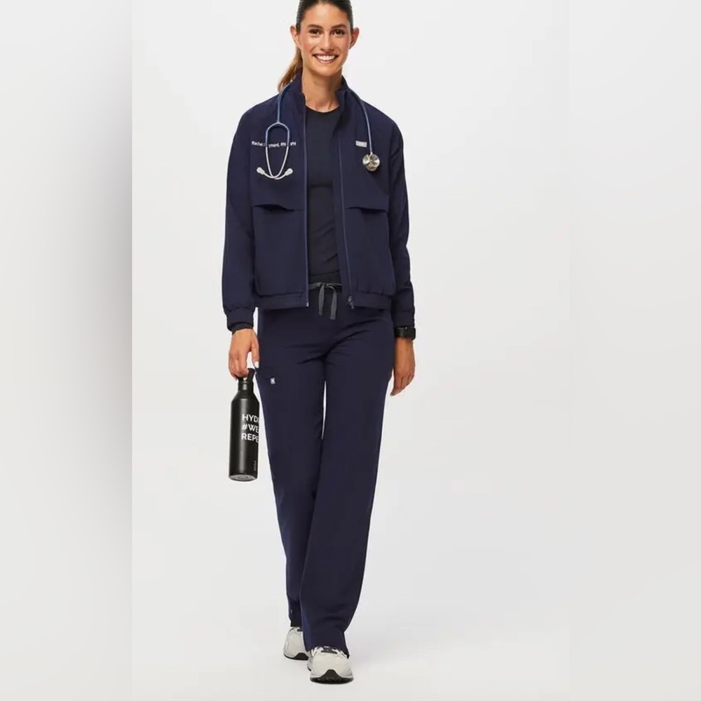 FIGS Kade Cargo Scrub Pant, in Navy size Medium for sale!!!